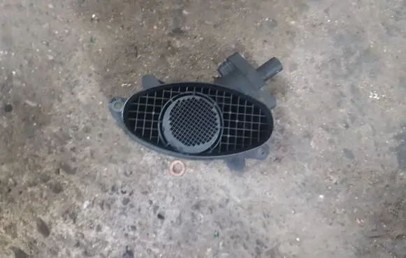BMW 5 E39 Mass air flow meter