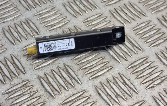 Volkswagen Touran III Aerial antenna amplifier 5TA035577