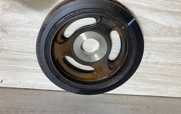 Ford Kuga II Crankshaft pulley 9654961080