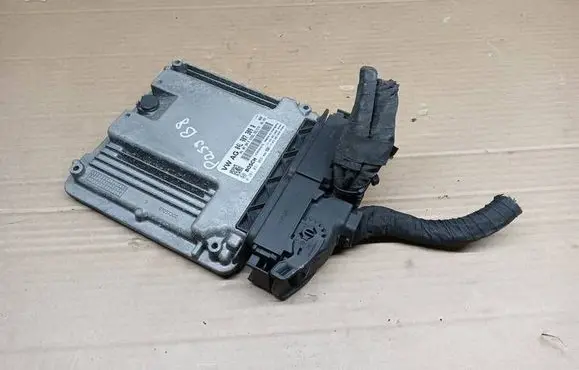 Volkswagen PASSAT B8 Engine control unit/module 04L907309R 0281031066