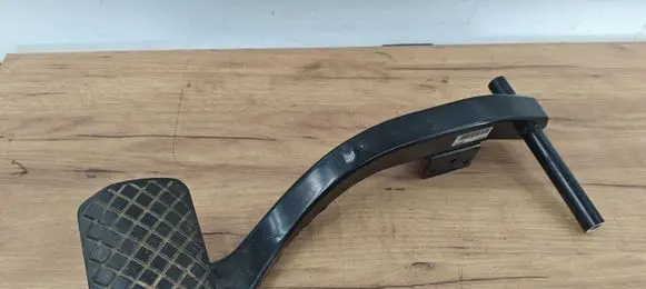 Volkswagen Touareg I Brake pedal 7L0723142