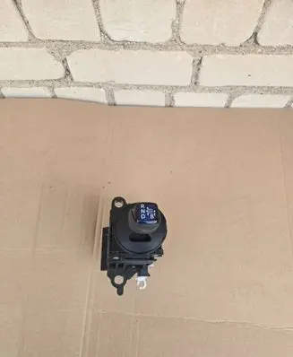 Toyota Prius (XW50) Gear shifter/selector 75G203