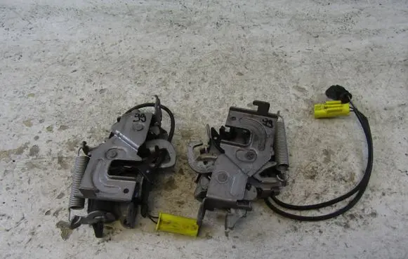 BMW X1 U11 Engine bonnet/hood lock/catch 9880001