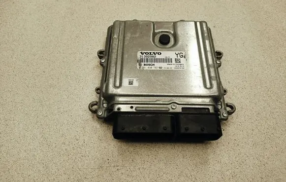 Volvo XC70 Engine control unit/module 31392982 1039S76700 0281030782