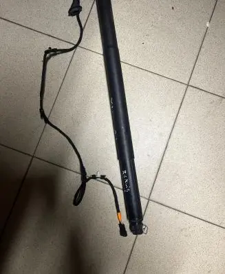 BMW X6 F16 Tailgate strut 7339431 082014 29082014