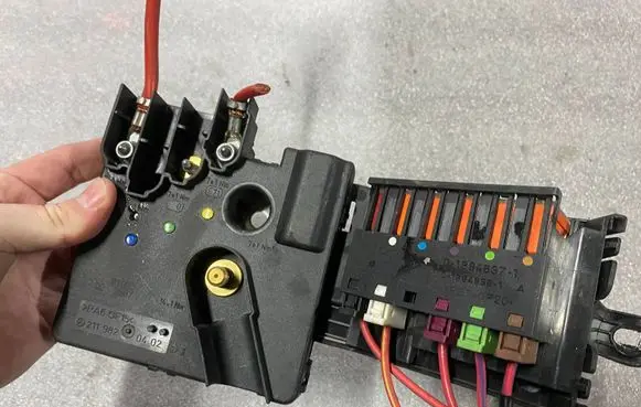 Mercedes-Benz E W211 Fuse module 2119820402