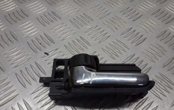 Toyota Corolla Verso E121 Front door interior handle