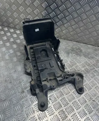 Volkswagen Tiguan Battery tray 1K0915333