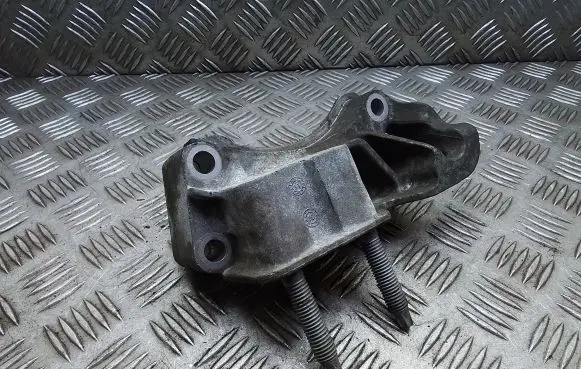 Volvo V50 Engine mounting bracket 3M516030