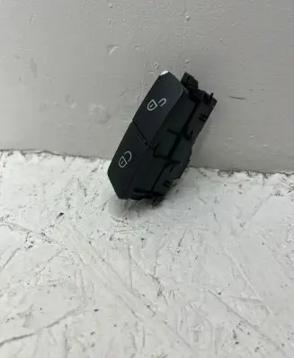 Mercedes-Benz C W204 Central locking switch button A2048706310 03151000