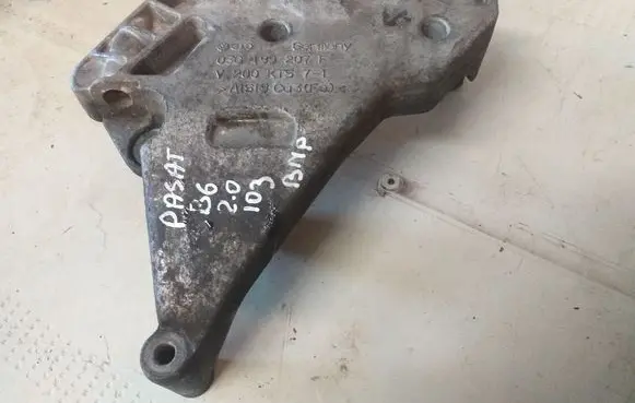 Volkswagen PASSAT B6 Engine mounting bracket 03G199207F