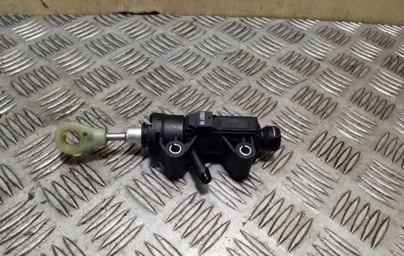 BMW X1 E84 Clutch master cylinder 21526773670 6773670