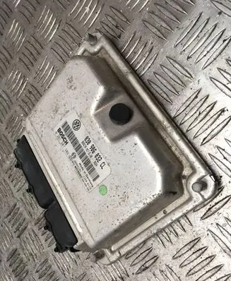 Volkswagen Polo Engine control unit/module 030906032 11590119 0261207202