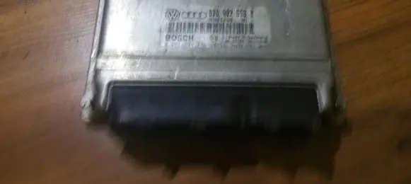 Audi A4 S4 B5 8D Engine control unit/module 0261204774 8d0907558b