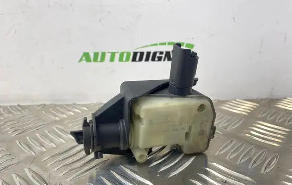 Fuel tank cap lock motor