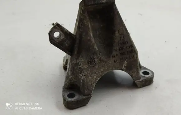Audi A4 S4 B7 8E 8H Engine mounting bracket 8E0199308
