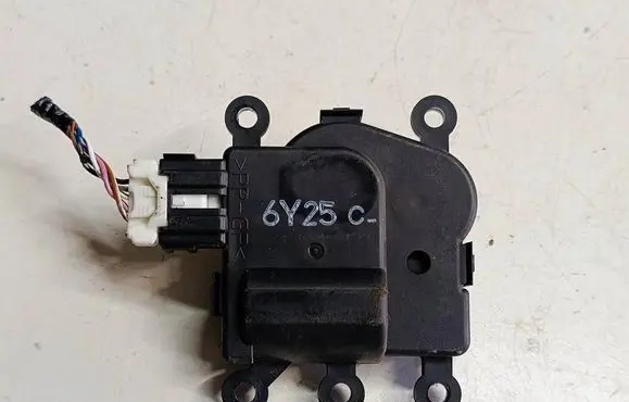 Mazda CX-5 A/C air flow flap actuator/motor 6Y25CU4 6Y25C