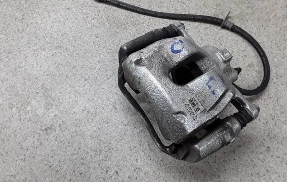 Toyota C-HR I Front brake caliper