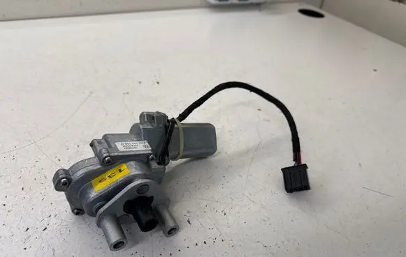 Volkswagen Multivan T5 Sliding door latching motor 7H0843765D