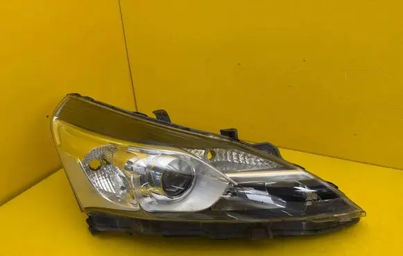Toyota Verso Headlight/headlamp 811100F16100