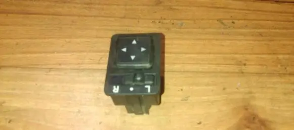 Mitsubishi Carisma Wing mirror switch mr114081