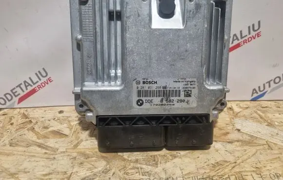 BMW 1 F20 F21 Engine control unit/module 8582280 0281031298