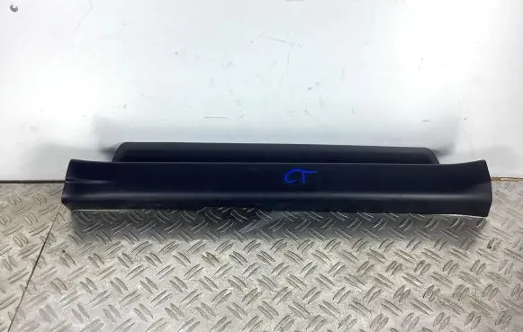 Lexus CT 200H Front sill trim cover 6792076010