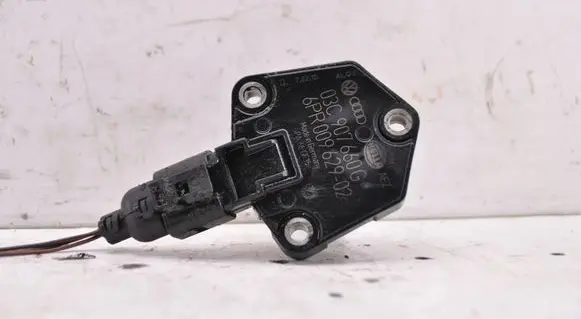 Volkswagen Golf VI Oil level sensor 03C907660G