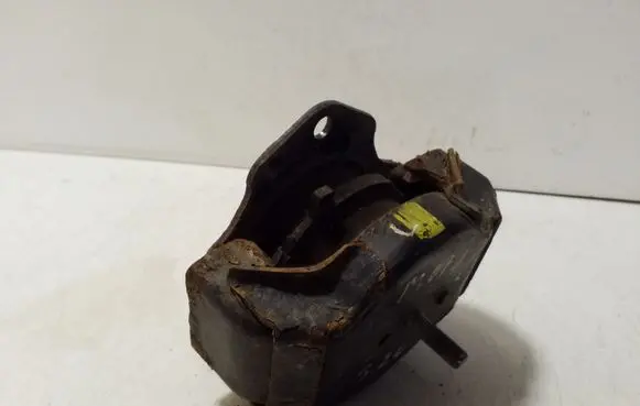 Mitsubishi Pajero Engine mount bracket AV68827