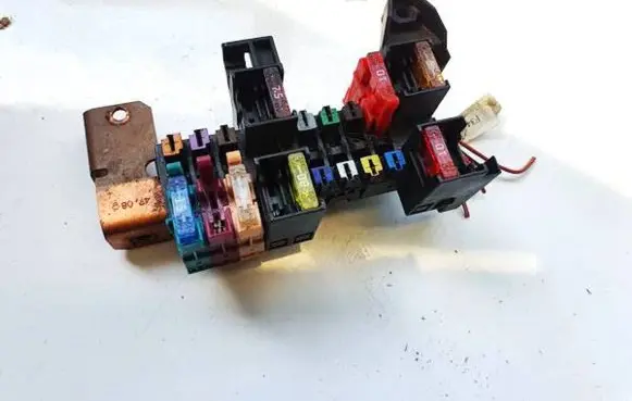 Mercedes-Benz E W211 Fuse box set 5972 024708
