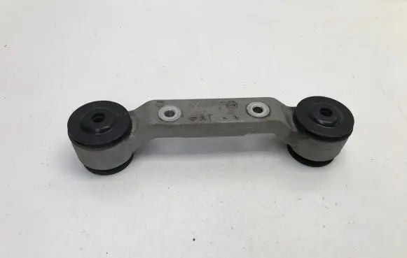 Engine mounting bracket