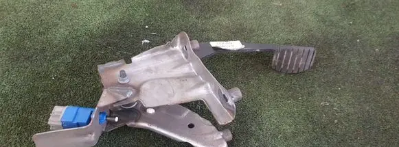 Dacia Logan II Clutch pedal 465031703R