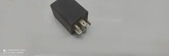 Volkswagen PASSAT B4 Window wiper relay 321955531A