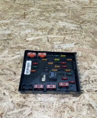 Volkswagen PASSAT B6 Fuse module 3C0937125 63592777