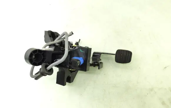 Renault Trafic III (X82) Clutch pedal 14017095 81007514A