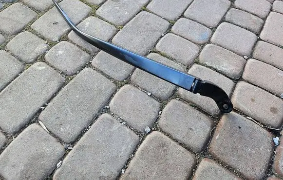 Toyota Highlander XU70 Headlight wiper arm 2411574
