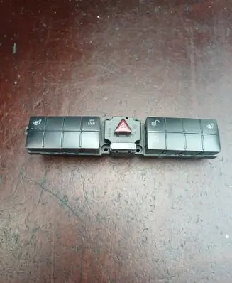 Mercedes-Benz C W203 Hazard light switch 2038702910 33635302 51115992001