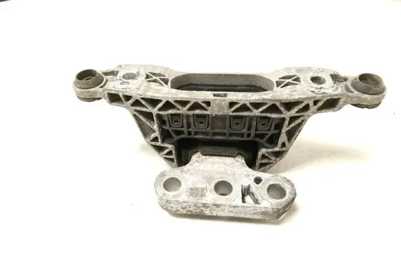 Opel Insignia B Engine mount bracket 84240118