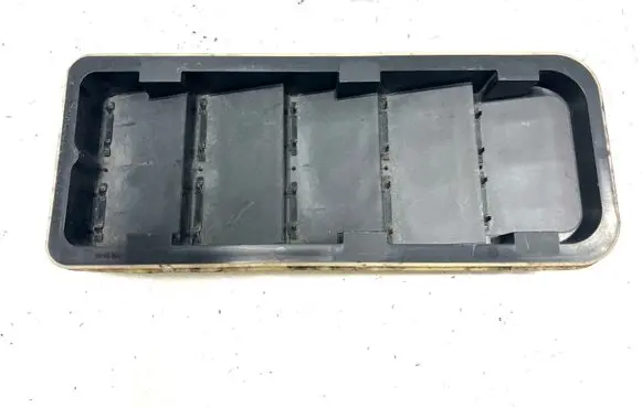 Quarter panel pressure vent