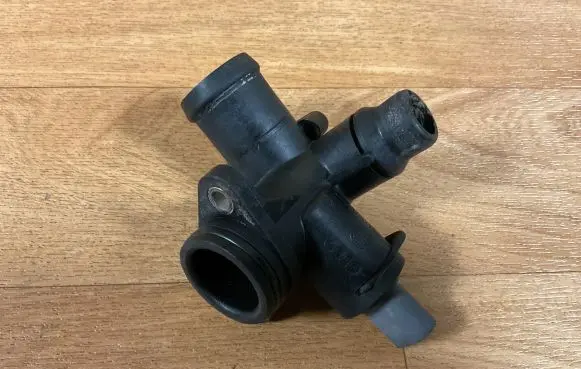 Audi A4 S4 B7 8E 8H Engine coolant pipe/hose 06D121133A