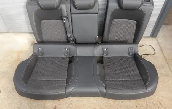 Opel Insignia B Second row seats 