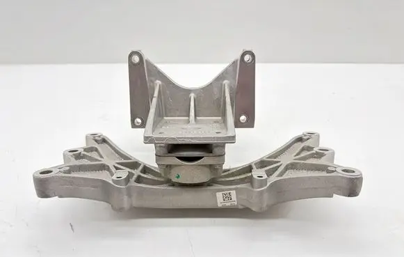 Maserati Ghibli Gearbox mount 670038976