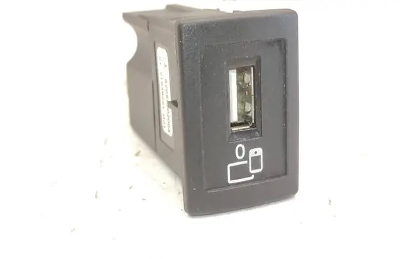 Mercedes-Benz C W205 USB socket connector A2058202003 21639261