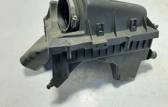 Opel Insignia A Air filter box 22945623