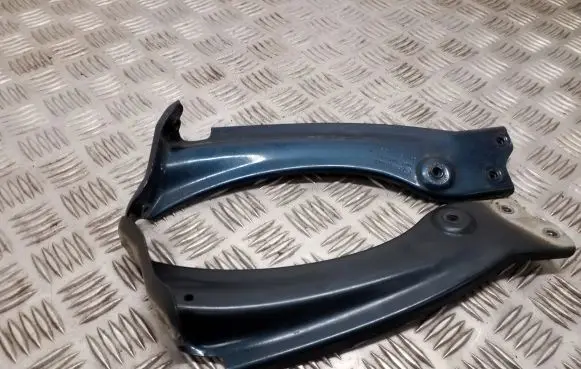 Skoda Superb B8 (3V) Fender mounting bracket 3V0821142 3V0821141