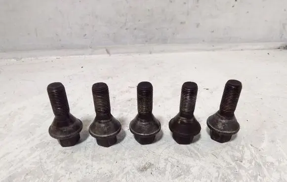 Nissan Primastar Nuts/bolts 