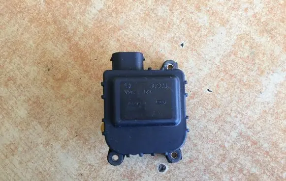Audi A4 S4 B6 8E 8H A/C air flow flap actuator/motor 8D2820511C