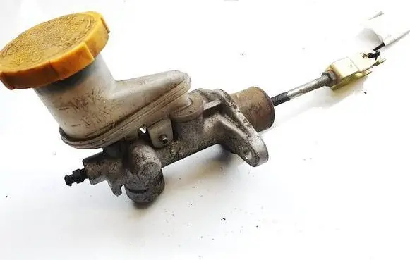 Subaru Legacy Clutch master cylinder 