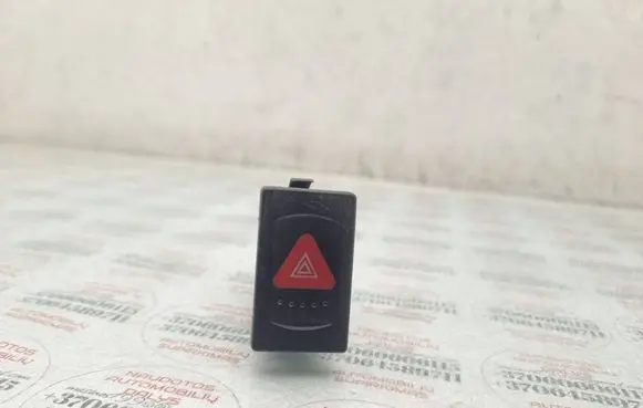 Volkswagen PASSAT B5 Hazard light switch 3B0953235B
