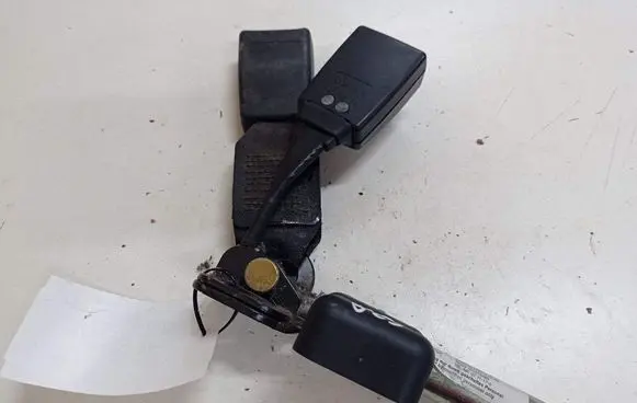 Mercedes-Benz C W203 Rear seatbelt buckle 2038602069